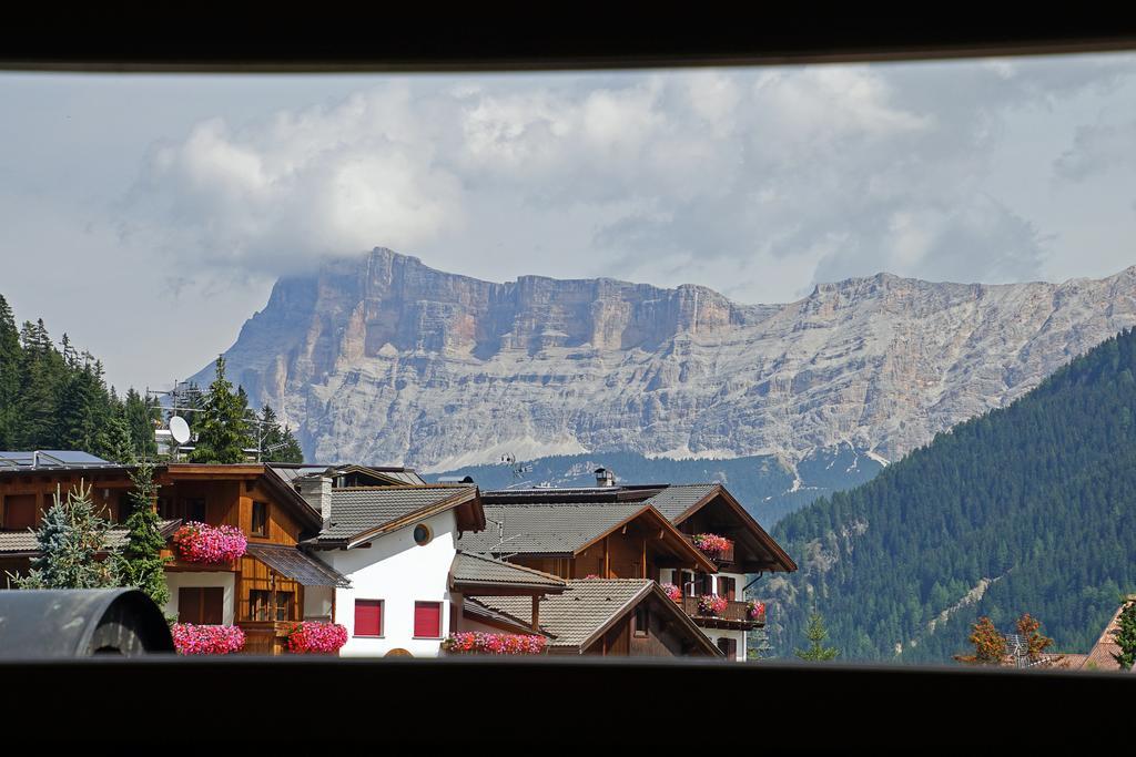 Garni Tofana Corvara In Badia Exterior foto